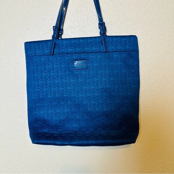 Michael Kors Women’s Navy Blue Logo Shoulder Handbag - Picture 2 of 5